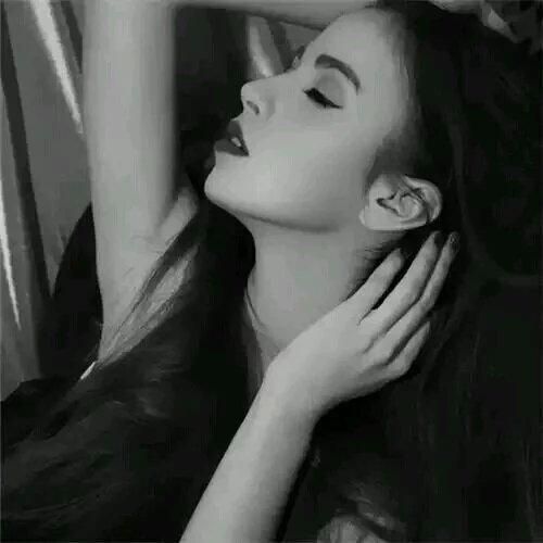 欧美伤感女生头像黑白