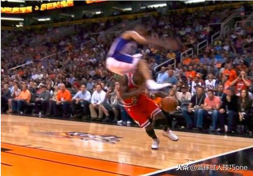 nba7大经典穿裆过人:纳什被穿裆当场回应,詹皇穿裆队友难度最大