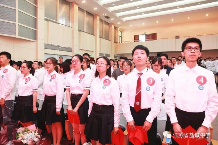 6月10日上午9时,江苏省盐城中学2019届高三毕业典礼在鹿鸣路校区学术
