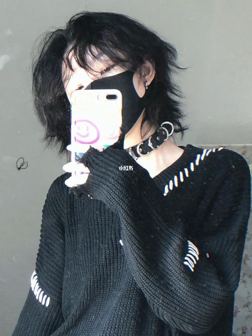 狼尾/扎起来和放下是两个人_狼尾_发型_短发_女生狼尾