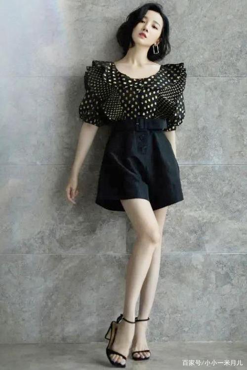 陈小纭身材火辣,看看她运动场上的美腿,于小彤后悔了