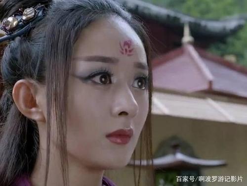 赵丽颖在花千骨中小骨的剧照,黑化后妖神出世气场十足