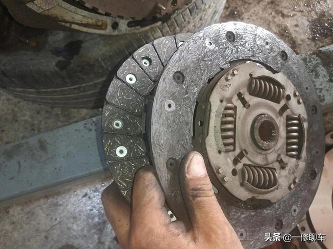 手动挡汽车离合器片多久换一次?怎么判断是否损坏?费用要多少?