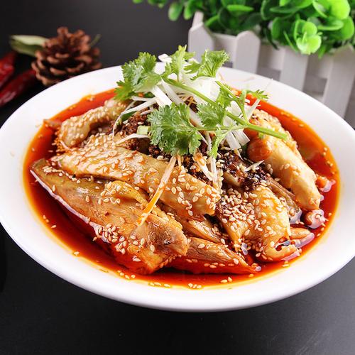 制作原料主要有鸡,盐,生抽,姜,花椒,辣椒,红油豆瓣酱,麻椒粉,料酒