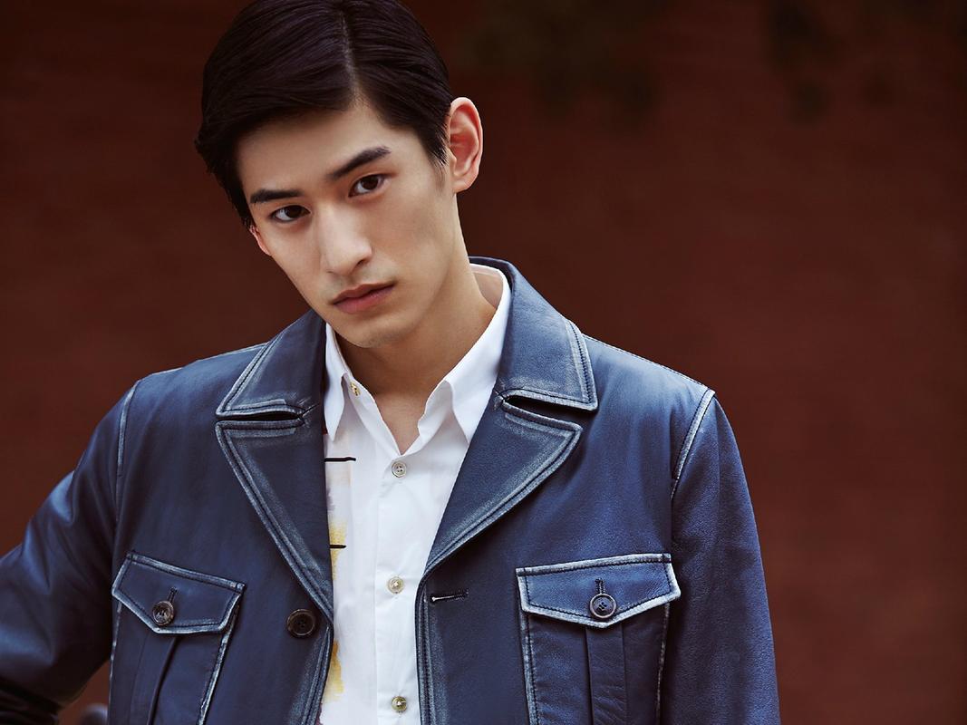 韩国明星金泰焕时尚写真宽屏壁纸图片