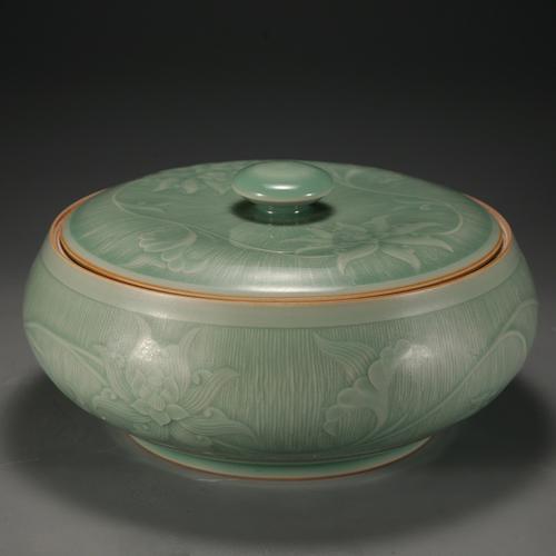 金逸瑞 南宋哥窑 龙泉青瓷 梅子青 莲花刻罐