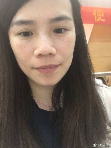 我能行,眼周脸颊有少量斑点,不会长痘肤质,夏天鼻子附近会出油,日常