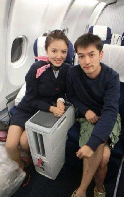 这手不老实了啊,哪有明星乱碰粉丝的