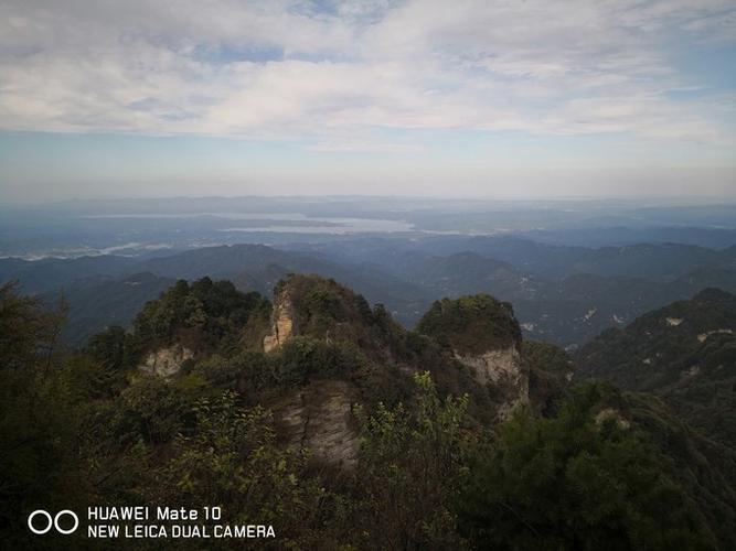 十一郑州出发丹江口环湖公路游——2日武当山南神道,武当山金顶.