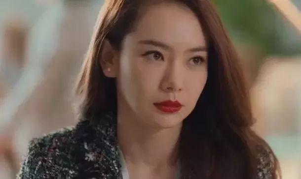 戚薇穿zara背lv,《北京女子图鉴》实用职场穿搭经,北漂女孩也要精致!