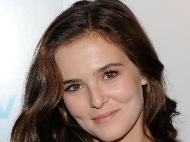 zoey deutch人脸壁纸高清原图查看
