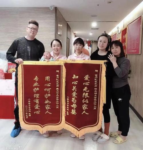 这样的锦旗合影 金月汇还有很多很多 你们满意的笑容 就是对金月汇最