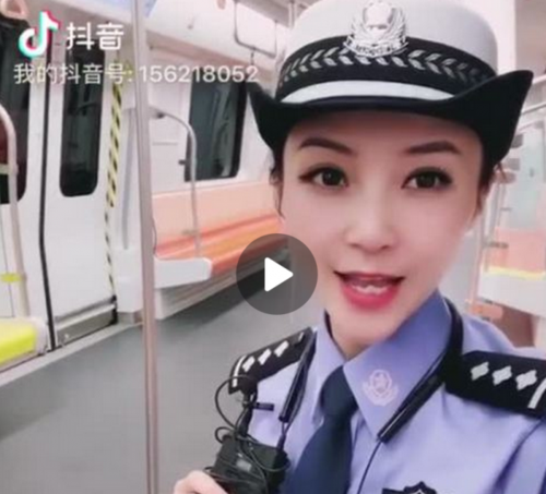 一直播警花说交通警花咏志带您抖in兰州地铁