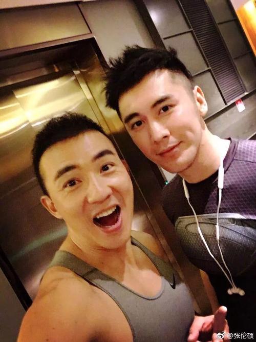 让张伦硕生气而让两人产生了小矛盾   但是也让观众们注意到了