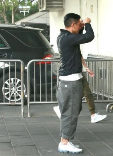 刘德华又"作妖",出席活动穿了条这种裤子,网友:太魔性了