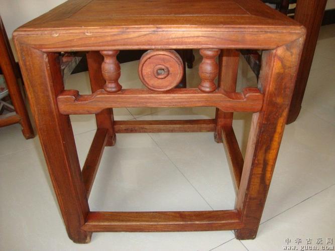 店铺交易 古典家具 藏品尺寸/规格:42x42x46 藏品全榉木方櫈一个;纹理