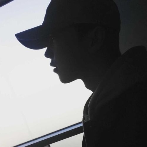 小鲜肉帅哥侧颜头像图片 男生头像图片