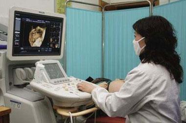 23岁孕妇将5个月胎儿引产看到孩子后直呼报应