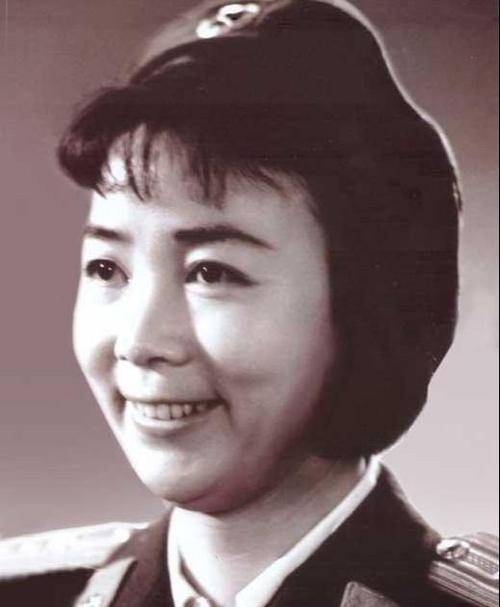 悲惨的田华一家四口全患癌花光300万今92岁过得怎样