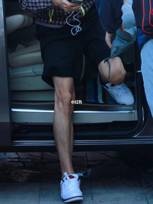 吴亦凡细节特写/腿毛_吴亦凡_娱乐_明星娱乐资讯