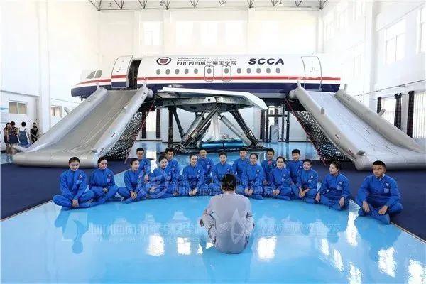 a320全动陆地撤离舱arj21-700陆地撤离模拟舱b737-800飞机客舱服务