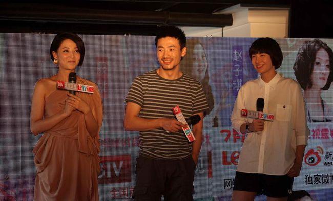 姐弟恋感情真好,祖峰和老婆低调恩爱,穿得休闲随性看不出年龄差