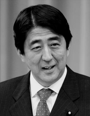 日本民众不看竞选政纲 安倍脸蛋成竞选利器(图)