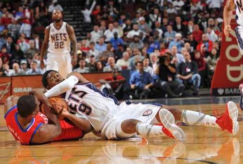 马尚-布鲁克斯倒地争抢