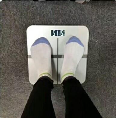 今日记录减肥今日份体重102斤今日份水果清肠 (苹果,葡萄,荔枝,桃子