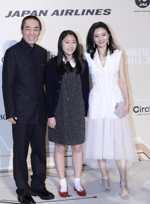 陈婷今年38岁,脸上胶原蛋白满满,皮肤细腻紧致,完全没有岁月的痕迹.