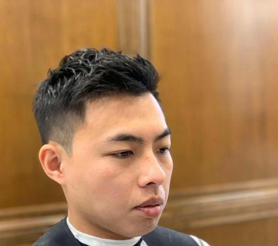 爆火"栗子头"长什么样?寸头不敢剪!颜值不够这几款发型来凑