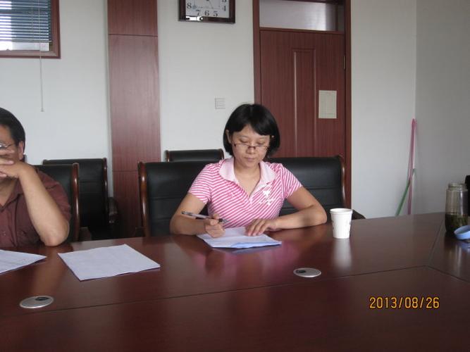 李彩敏在章丘一中参加2014年高考备考经验交流会,并代表章丘中学做