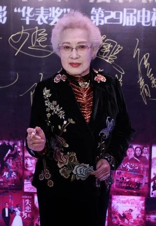 秦怡99岁还这么漂亮即使白发苍苍又多皱但老艺术家气质优雅