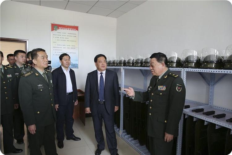 5月7日下午,省军区司令员荣森之一行,在烟台警备区司令员许胜廷,市委