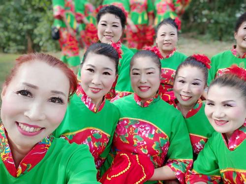 姐妹们参赛美照留念
