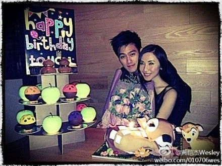 据悉,赵雅芝小儿子名叫黄恺杰,目前就读北影,而女友刘凯茵是上班族