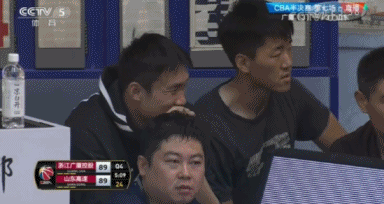 小丁似笑非笑表情复杂≤违例