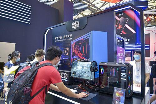 jk制服女郎现身cj引围观,今年游戏展会看点十足