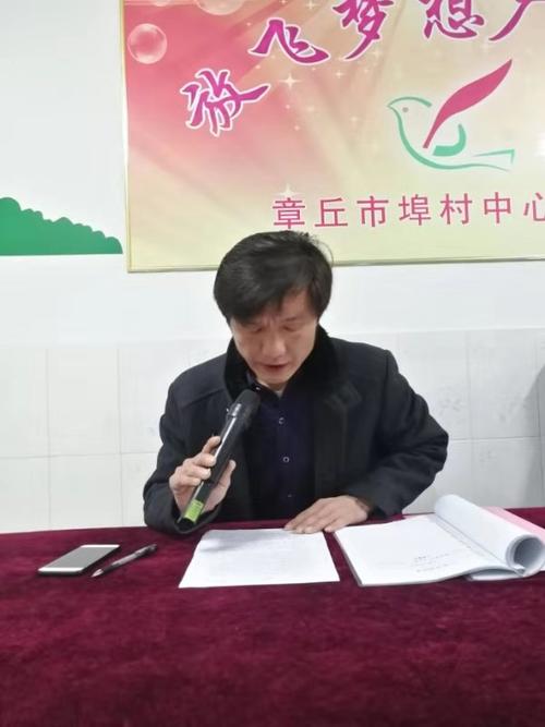 马洪翠校长在广播站介绍了学校基本情况,师资队伍建设情况,学校特色
