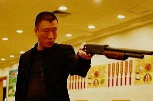 一部《征服》奠定了孙红雷黑老大的形象.