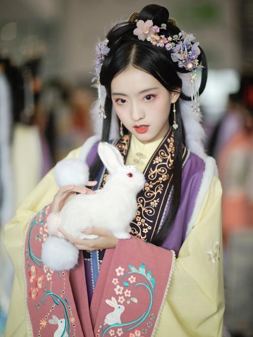 这真的不是华裳九州抱兔子的嫦娥小姐姐吗_九州怎么样