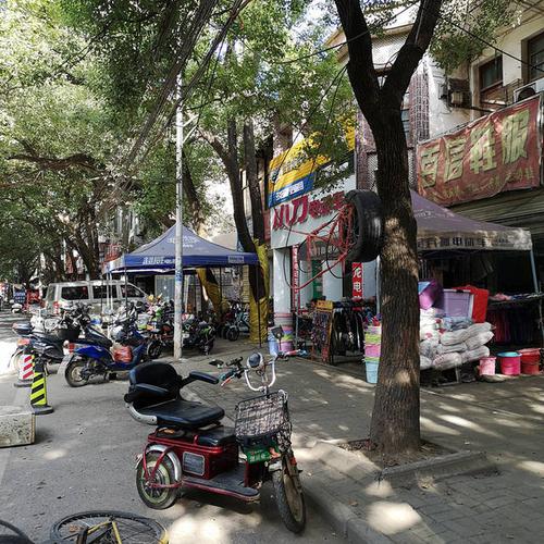 武汉东湖高新区豹澥桥北路占道经营——景观图