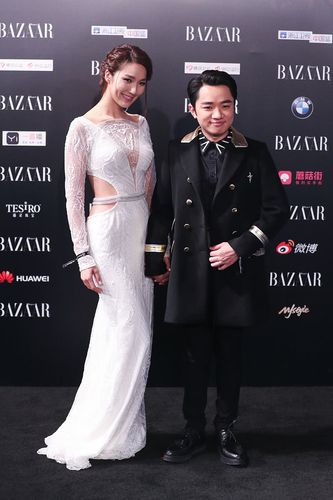 王祖蓝再宣喜讯,最萌身高差夫妻生活太甜蜜,李亚男被宠成公主