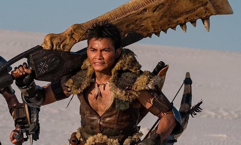 托尼贾扮演《怪物猎人》真人电影大剑猎人,玩家表示雷