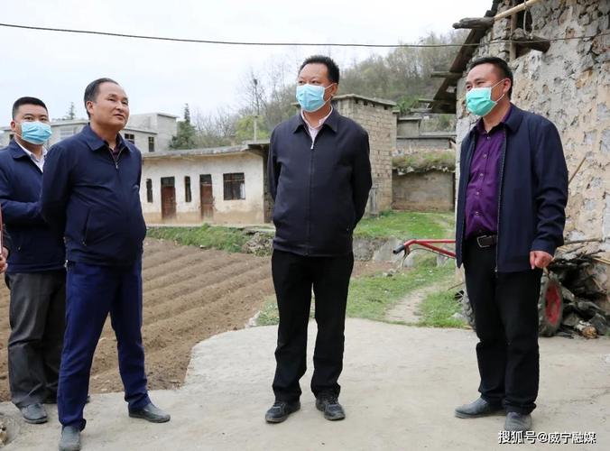 肖发君到部分乡镇暗访督战脱贫攻坚工作