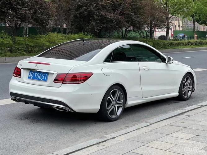 14年上牌奔驰e200轿跑 原厂红内 极品车况