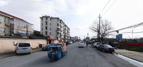 东到运河南路,全长1726米,规划红线宽度30米 ,道路标准段组成为: 中间