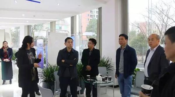 开福区人大常委会副主任王颂交,开福区副区长周桂林一行莅临园区调研