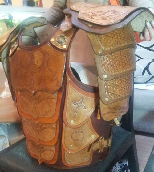 荣耀皮甲套装,国人制作,极为精致,价格更是亲民.