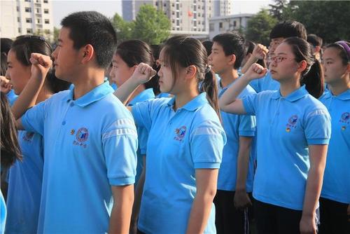 陕西省咸阳彩虹学校_新闻速递_彩虹中学隆重纪念建团